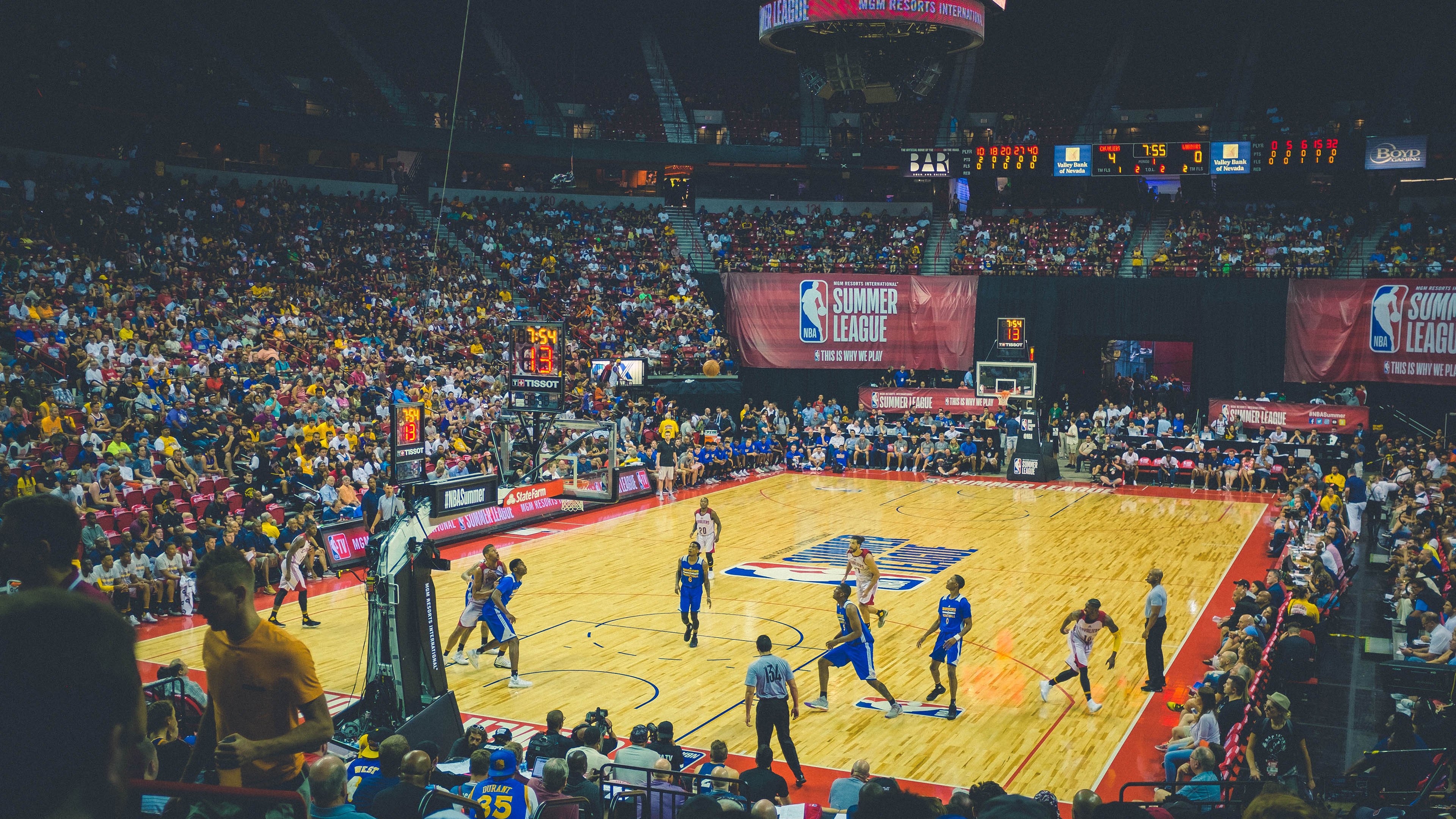 开云体育世界杯-西甲德比战火燃，南非封锁几内亚，当足球成为全球裂痕的镜像  第2张