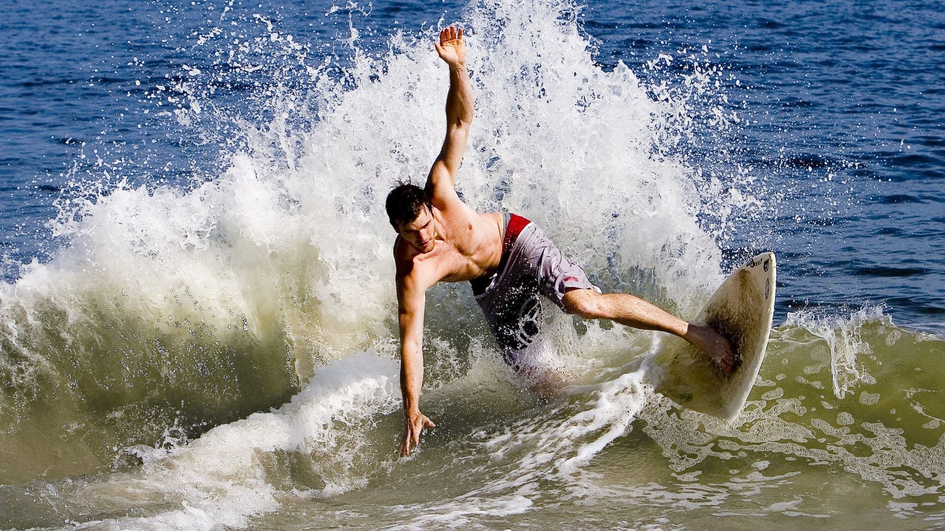 开云体育官方网站-霍勒迪末节封神！尼克斯碾压快船，无名英雄如何改写巨星剧本？