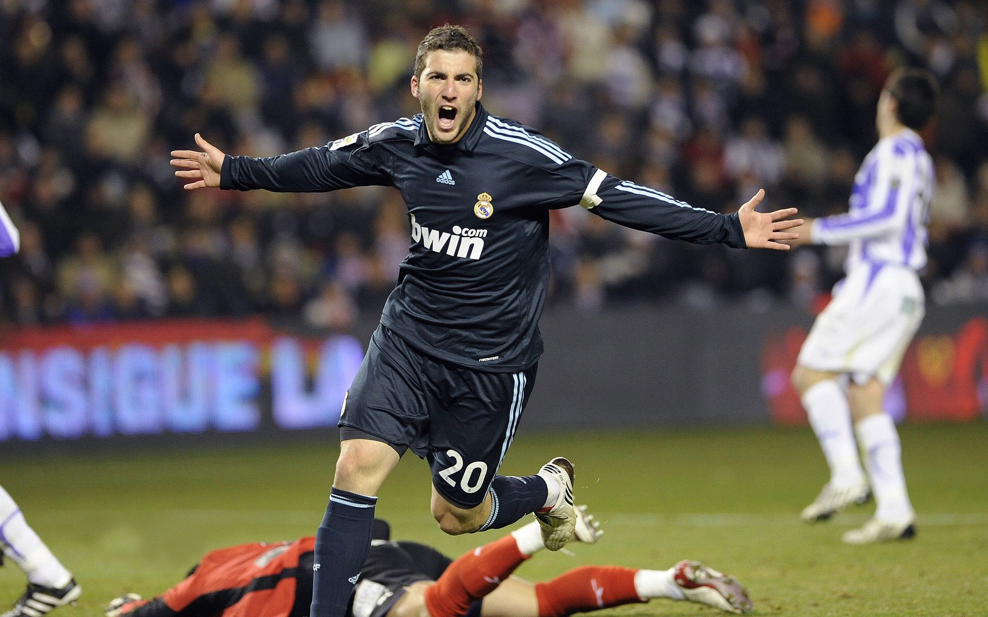 开云体育2026-欧冠决赛焦点战，曼联末节风暴，三分钟击碎摩洛哥奇迹